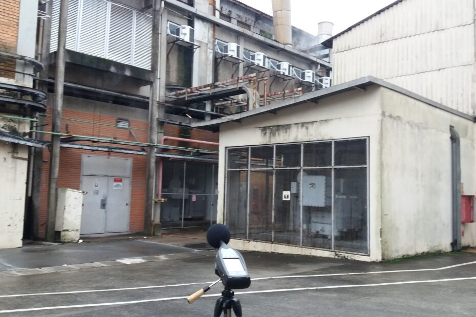 Medição acústica em indústria de papel