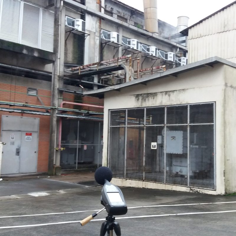 Medição acústica em indústria de papel