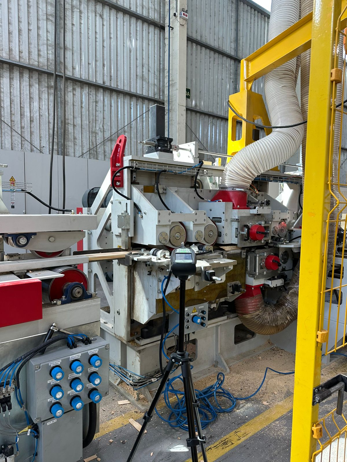 medição de ruído de equipamento de beneficiamento de madeira da empresa Frame