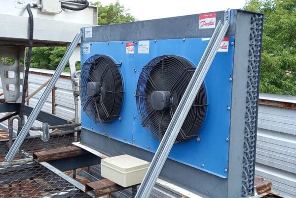 Condensadora com elevados níveis de geração de ruído na cidade de Porto Alegre