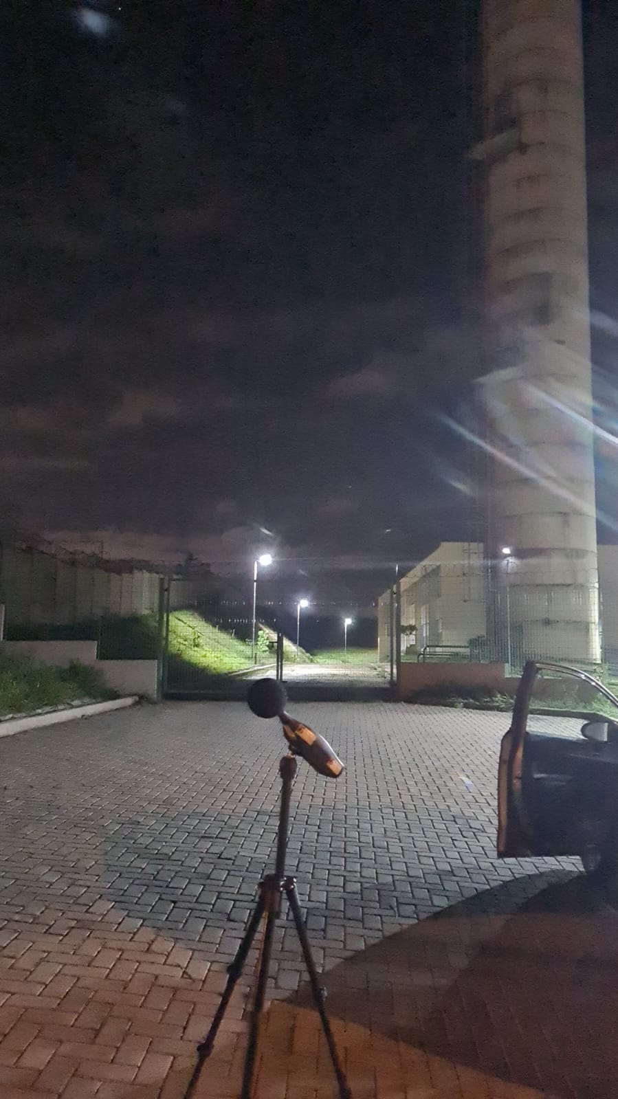 Realização de medição acústica em frente a empresa Pirelli para realização de estudo de impacto a vizinha